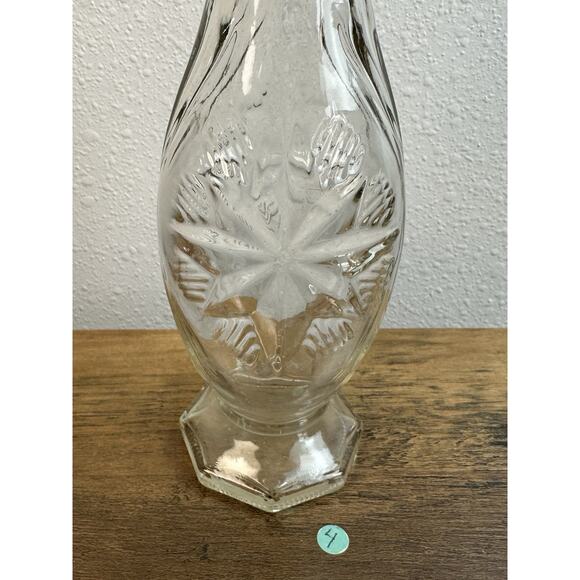 Clear Rounded Star Engraved Vase, 9 inches tall, ribbed sides, Great condition - Picture 4 of 8
